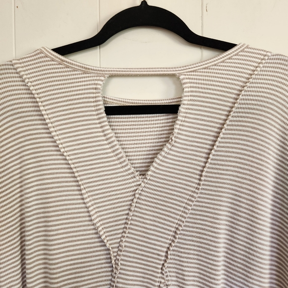 1.4.3 Story Beige Stripe Ribbed Long Sleeve Lagenlook Cut-Out Casual Minimalist - Picture 4 of 10